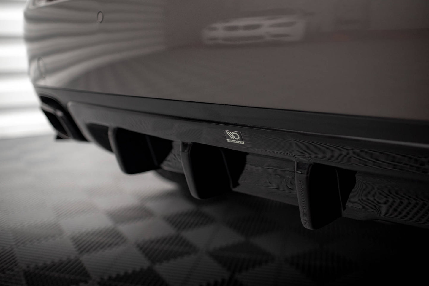 Diffusor Heck Ansatz für Porsche Cayenne Turbo / Standard Mk2 schwarz Hochglanz