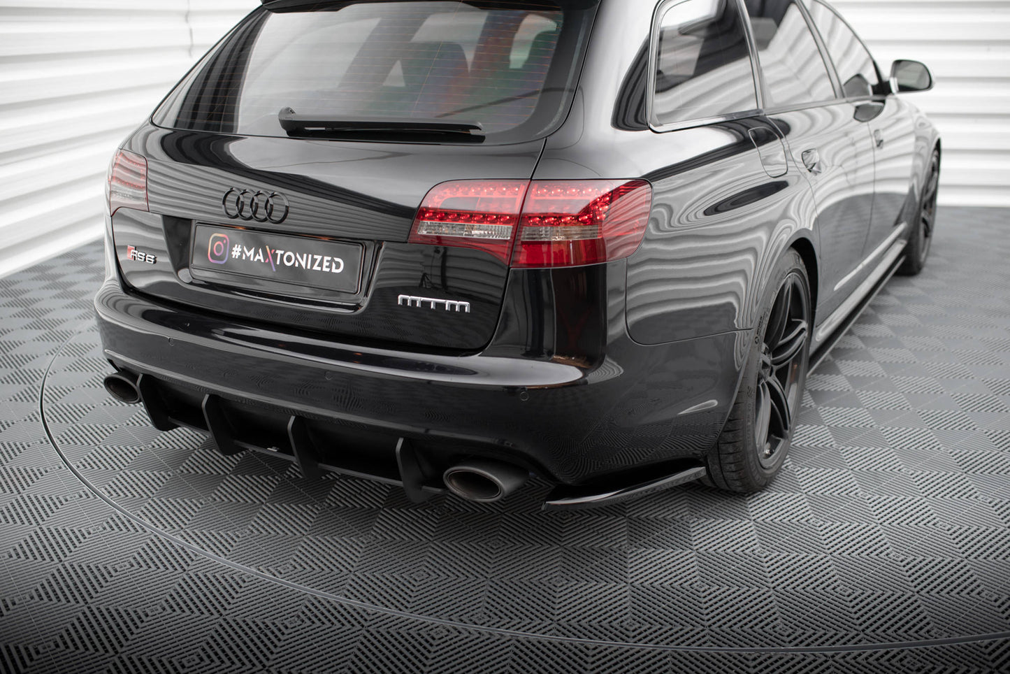 Heck Ansatz Flaps Diffusor für Audi RS6 Avant C6 schwarz Hochglanz