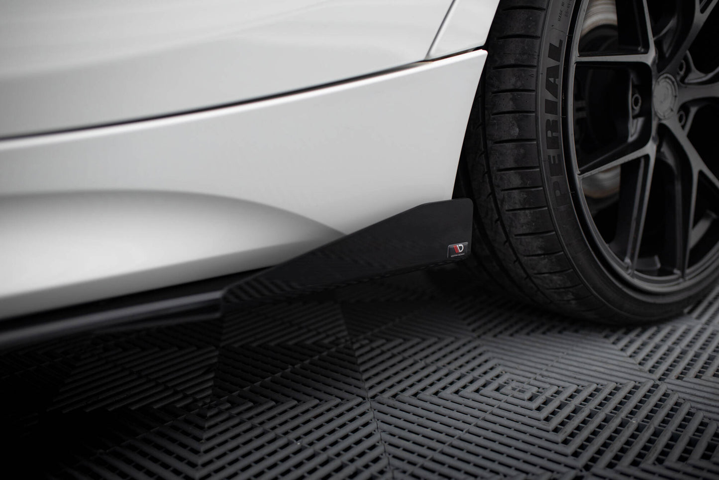 Street Pro Seitenschweller Ansatz V.2 für + Flaps für BMW 1er F20 M135i / M140i / M-Paket schwarz Hochglanz
