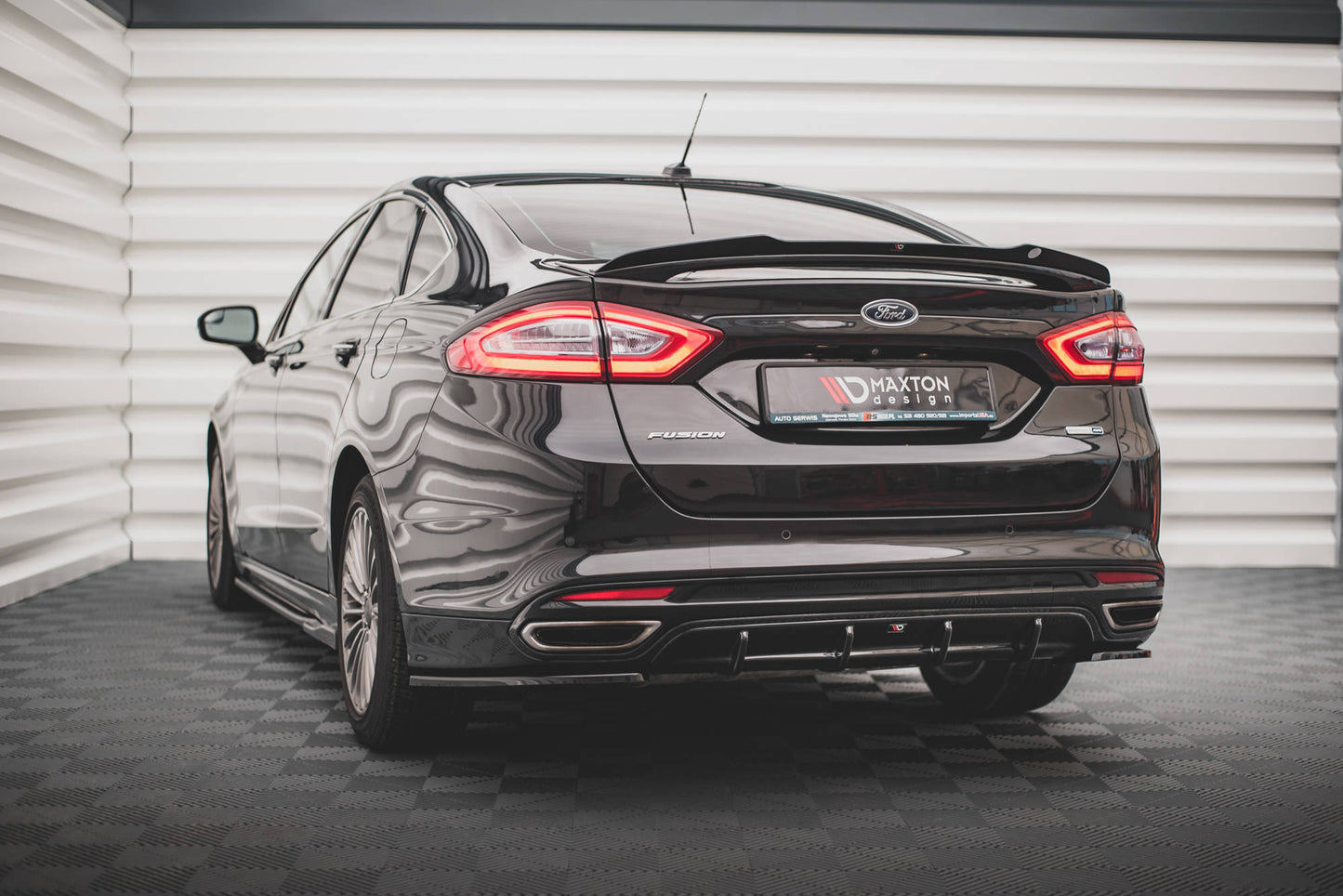 Diffusor Heck Ansatz für Ford Mondeo Mk5 schwarz Hochglanz