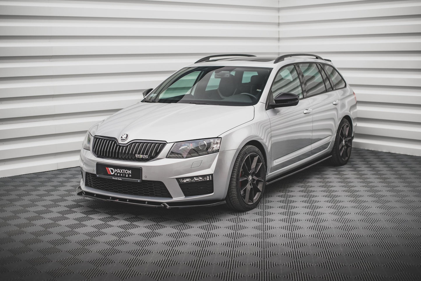 Front Ansatz V.3 für Skoda Octavia RS Mk3 schwarz Hochglanz