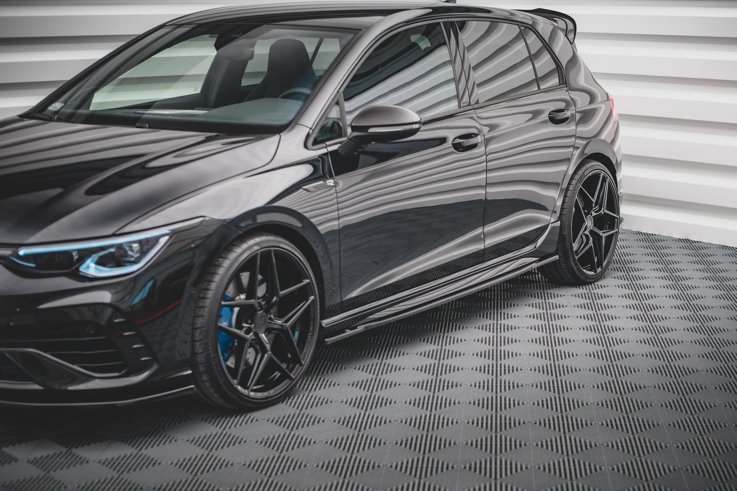 Seitenschweller Ansatz für V.1 für VW Golf R Mk8 Facelift schwarz Hochglanz