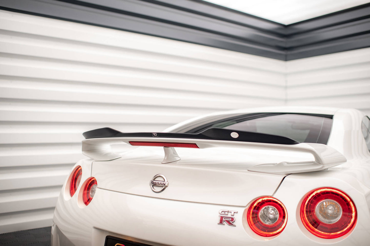 Spoiler CAP für Nissan GTR R35 Facelift schwarz Hochglanz