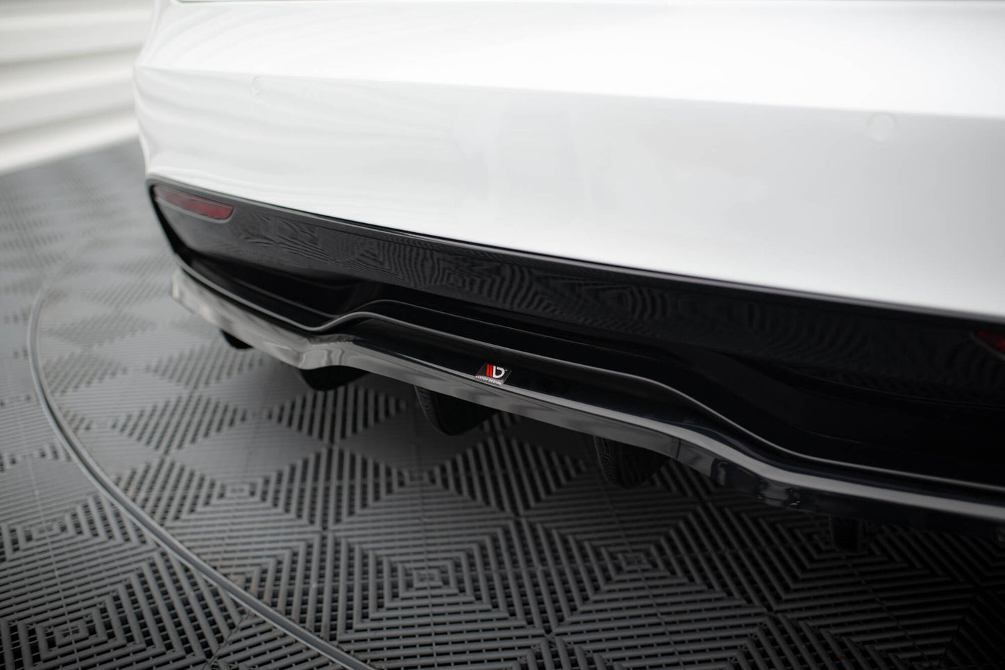 Mittlerer Cup Diffusor DTM Look Heck Ansatz für V.1 Tesla Model S Plaid Mk1 Facelift schwarz Hochglanz