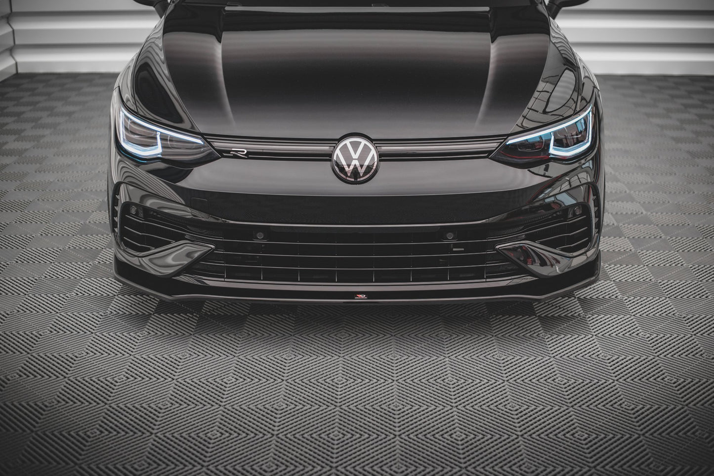 Front Ansatz V.3 für Volkswagen Golf R Mk8 Carbon Look