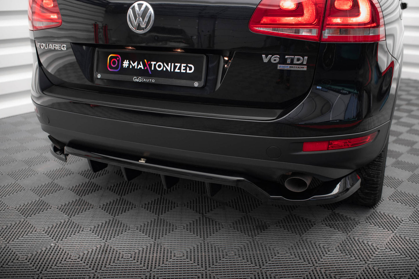 Mittlerer Cup Diffusor DTM Look Heck Ansatz für VW Touareg Mk2 schwarz Hochglanz