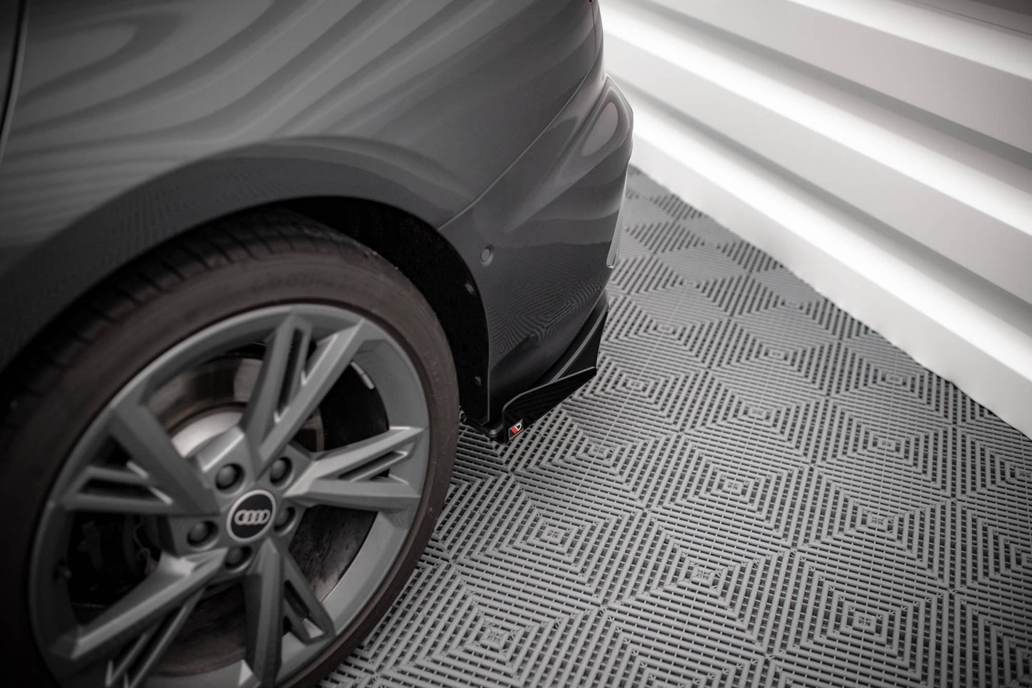 Street Pro Heck Ansatz Flaps Diffusor + Flaps für Audi S3 Limousine 8Y schwarz Hochglanz