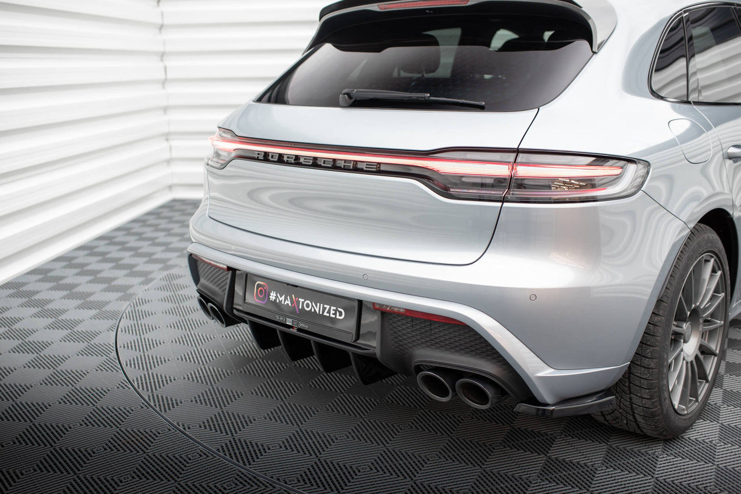 Diffusor Heck Ansatz für Porsche Macan Mk1 Facelift 2 schwarz Hochglanz