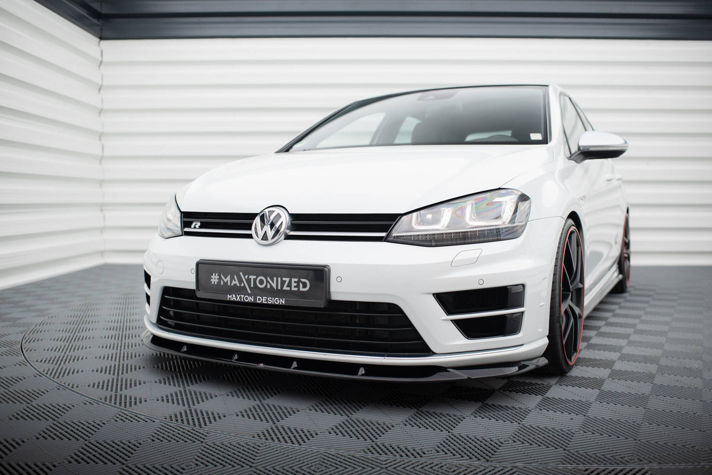 Front Ansatz V.6 für VW Golf R / R-Line Mk7 schwarz Hochglanz