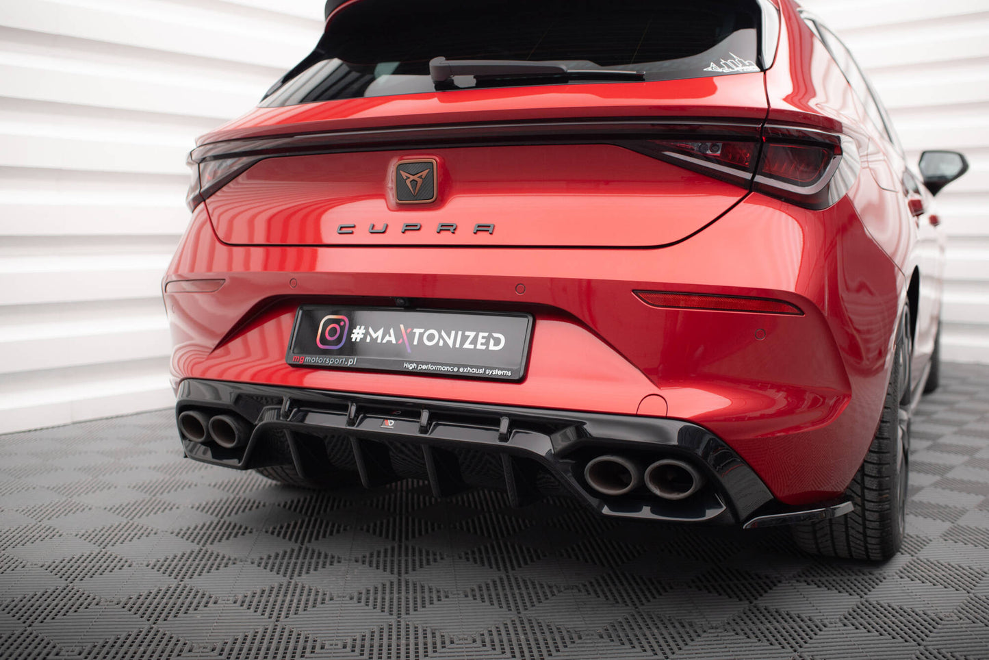 Diffusor Heck Ansatz für Cupra Leon Hatchback Mk1 schwarz Hochglanz