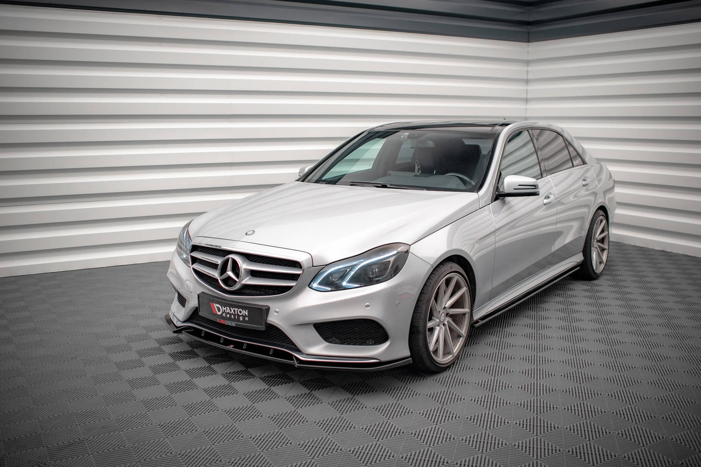 Front Ansatz V.2 für Mercedes-Benz E AMG-Line Limousine W212 Facelift schwarz Hochglanz