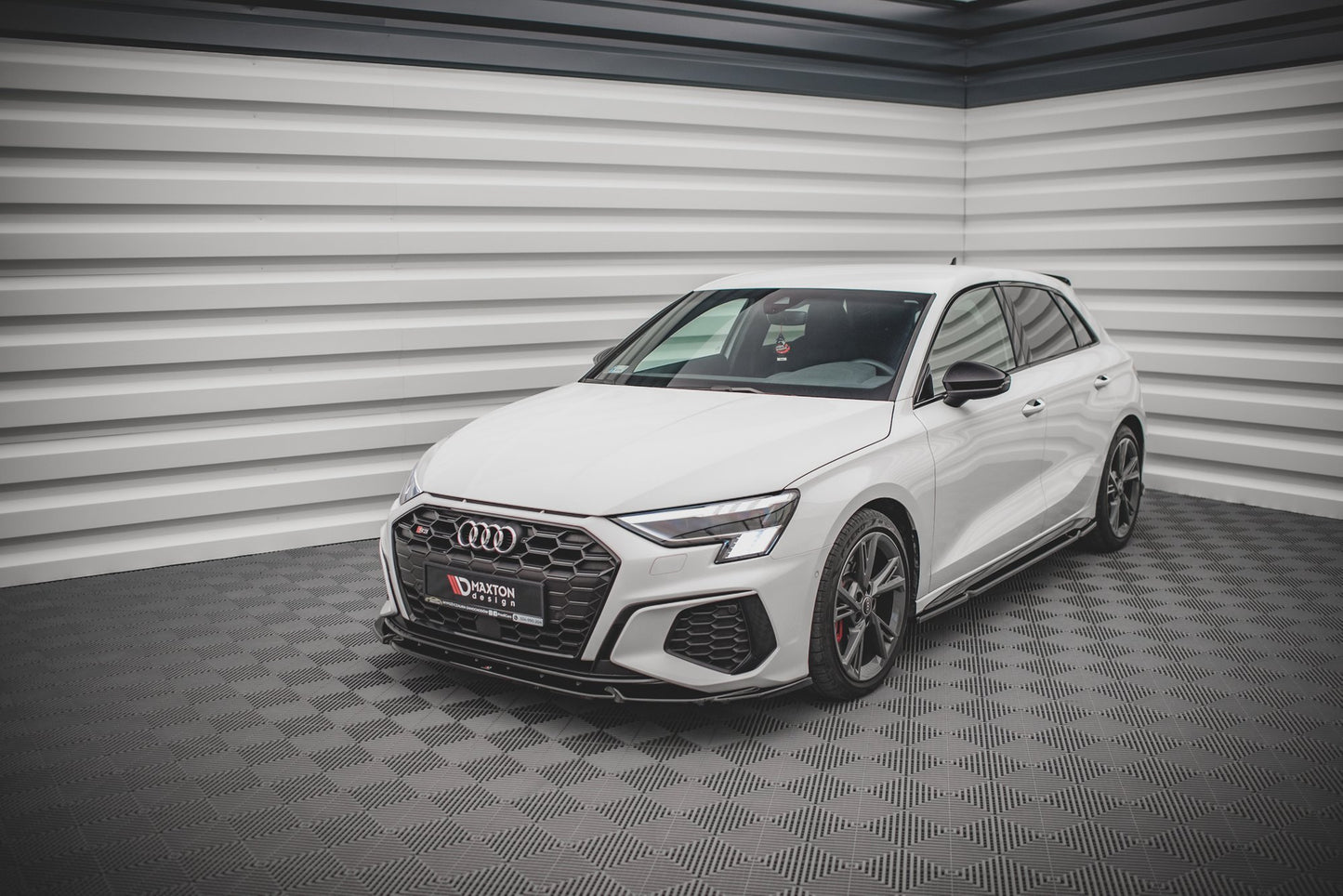Front Ansatz V.3 für Audi S3 / A3 S-Line 8Y schwarz Hochglanz