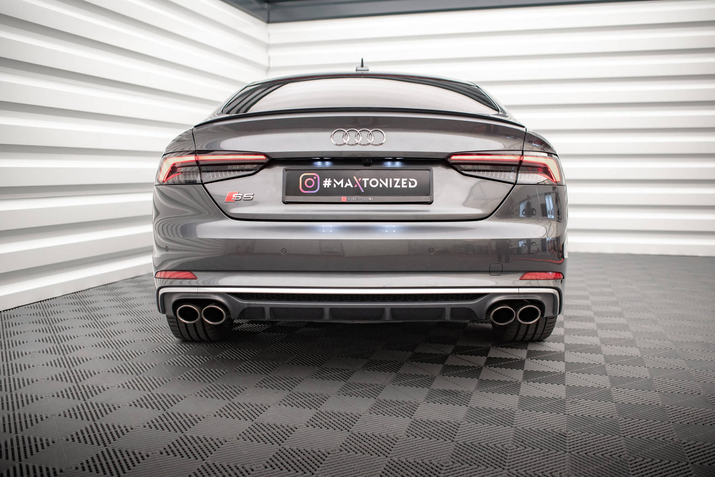 Diffusor Heck Ansatz für Audi S5 F5 Coupe / Sportback schwarz Hochglanz