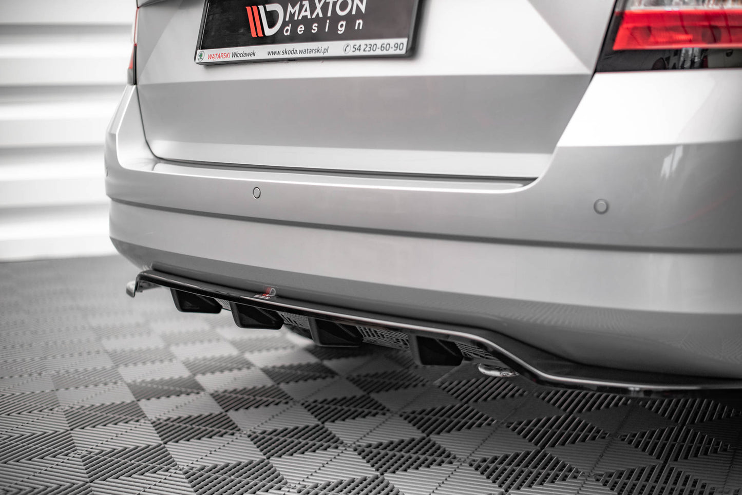 Mittlerer Cup Diffusor DTM Look Heck Ansatz für Skoda Fabia Combi Mk3 schwarz Hochglanz