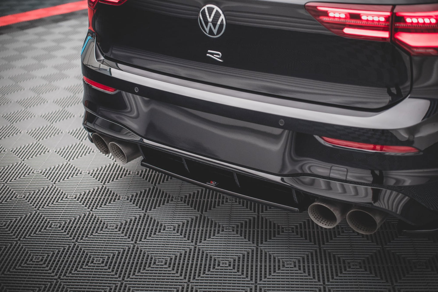 Heckansatz VW Golf R Mk8 schwarz Hochglanz