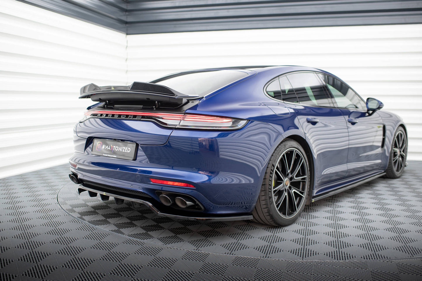 Mittlerer Cup Diffusor DTM Look Heck Ansatz für Porsche Panamera GTS Sport Turismo 971 Facelift schwarz Hochglanz
