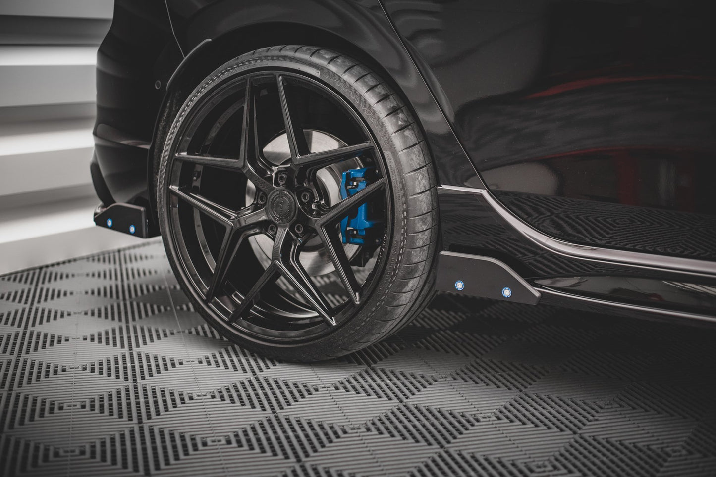 Heck Ansatz Flaps Diffusor V.2 + Flaps für VW Golf R Mk8 Facelift