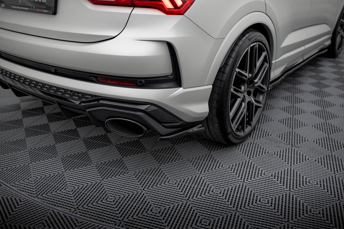 Heck Ansatz Flaps Diffusor für Audi RSQ3 F3 schwarz Hochglanz