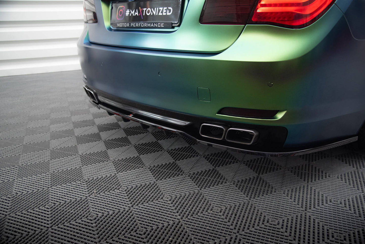 Mittlerer Cup Diffusor DTM Look Heck Ansatz für BMW 7 F01 schwarz Hochglanz