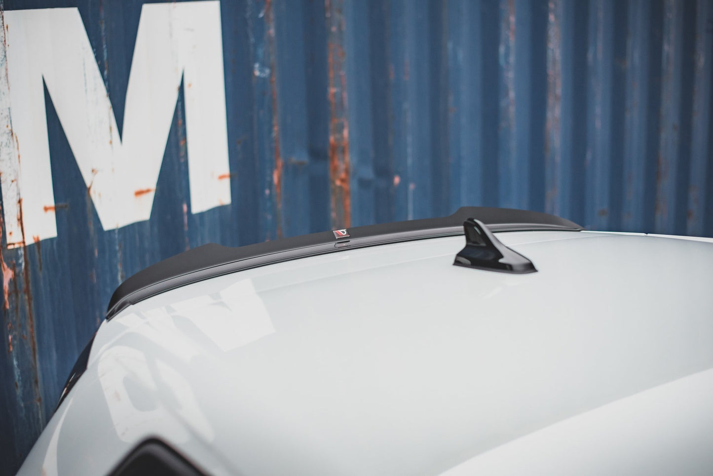 Spoiler CAP V.1 für VW Golf GTI / GTE / GTD / R-Line / R Mk8 schwarz Hochglanz