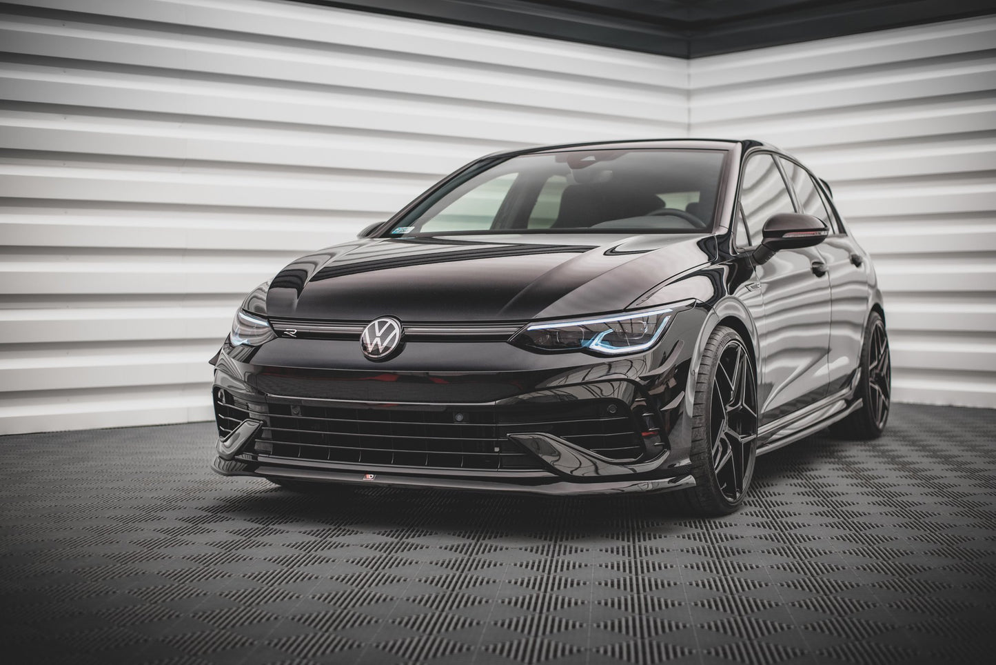 Front Ansatz V.5 für VW Golf R Mk8 schwarz Hochglanz