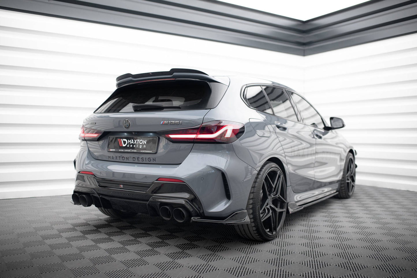 Diffusor Heck Ansatz V.2 für BMW 1er F40 M-Paket/ M135i schwarz Hochglanz