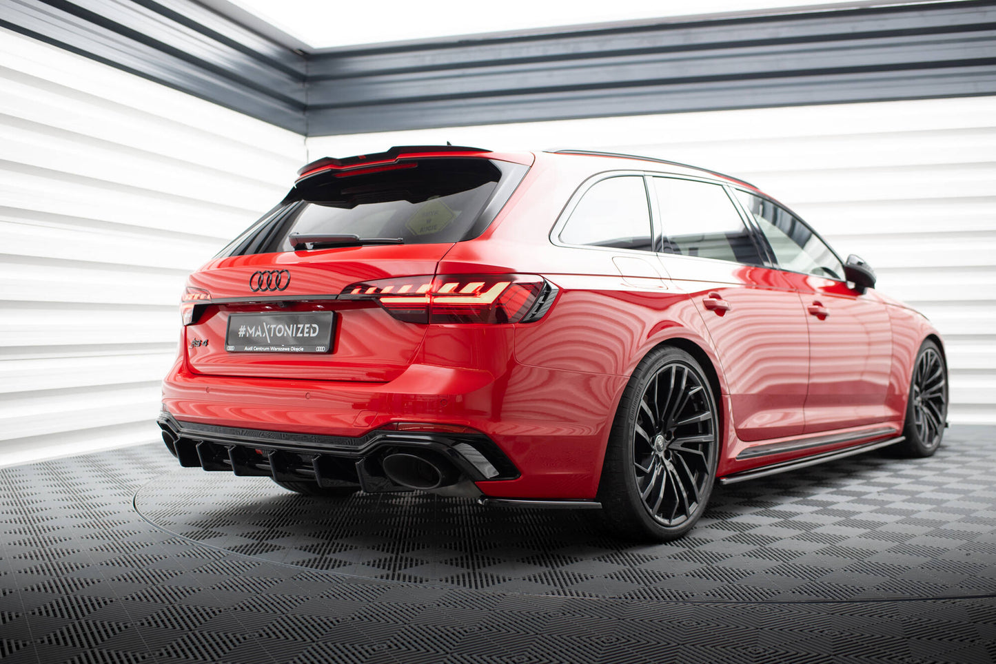 Heck Ansatz Flaps Diffusor für Audi RS4 B9 / B9 Facelift schwarz Hochglanz