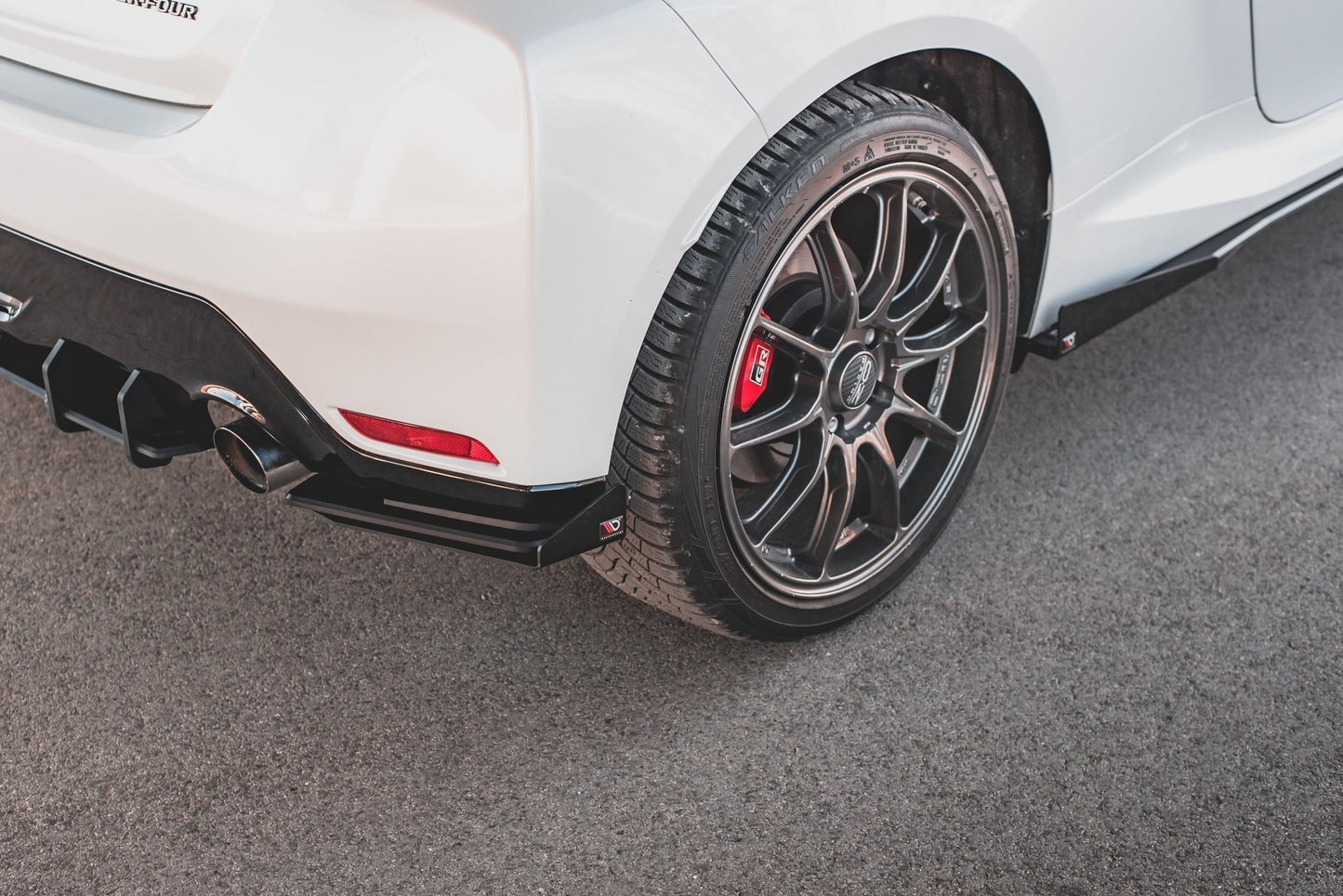Street Pro Heck Ansatz Flaps Diffusor +Flaps für Toyota GR Yaris Mk4 schwarz Hochglanz