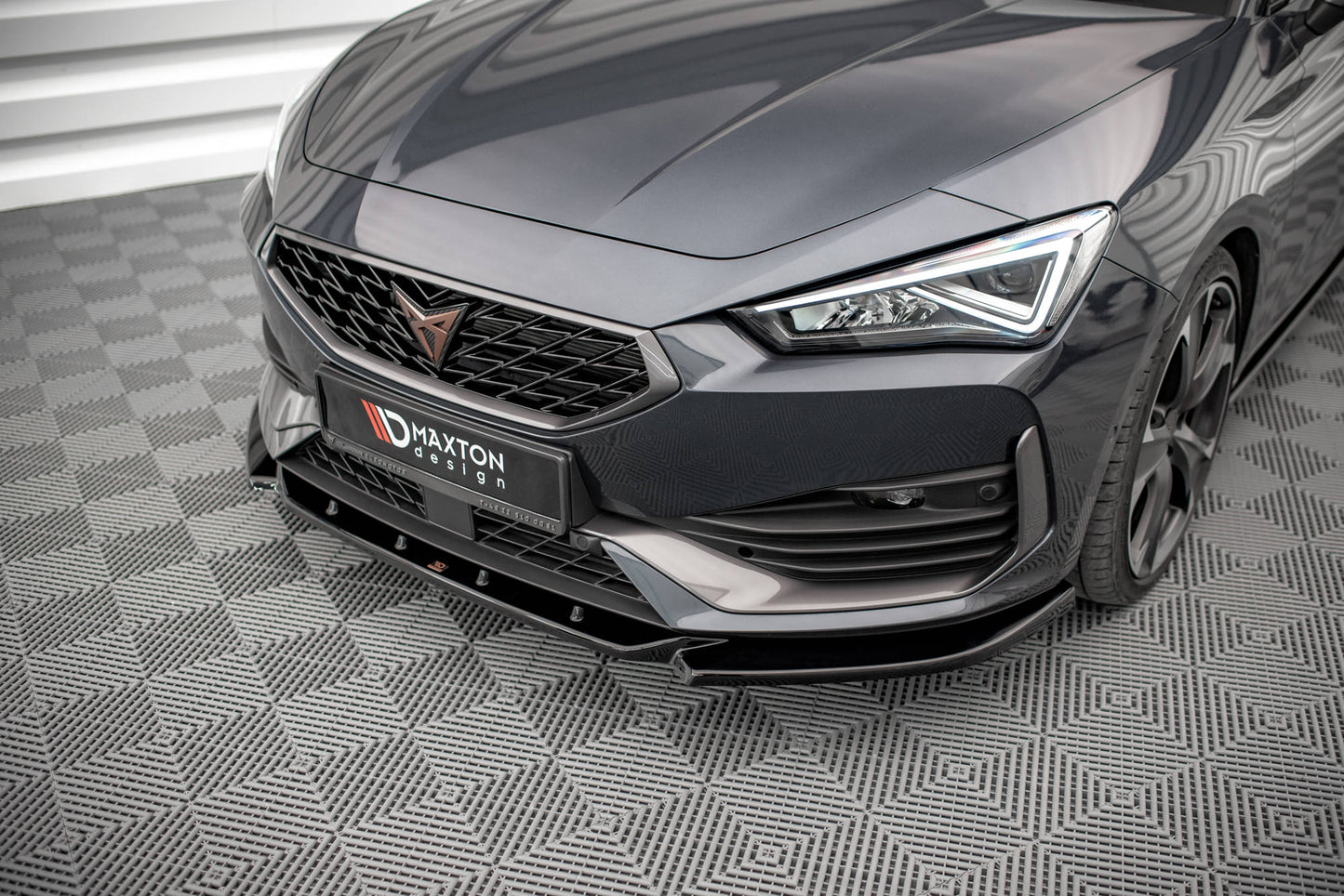 Front Ansatz V.3 für Cupra Leon Mk1 schwarz Hochglanz