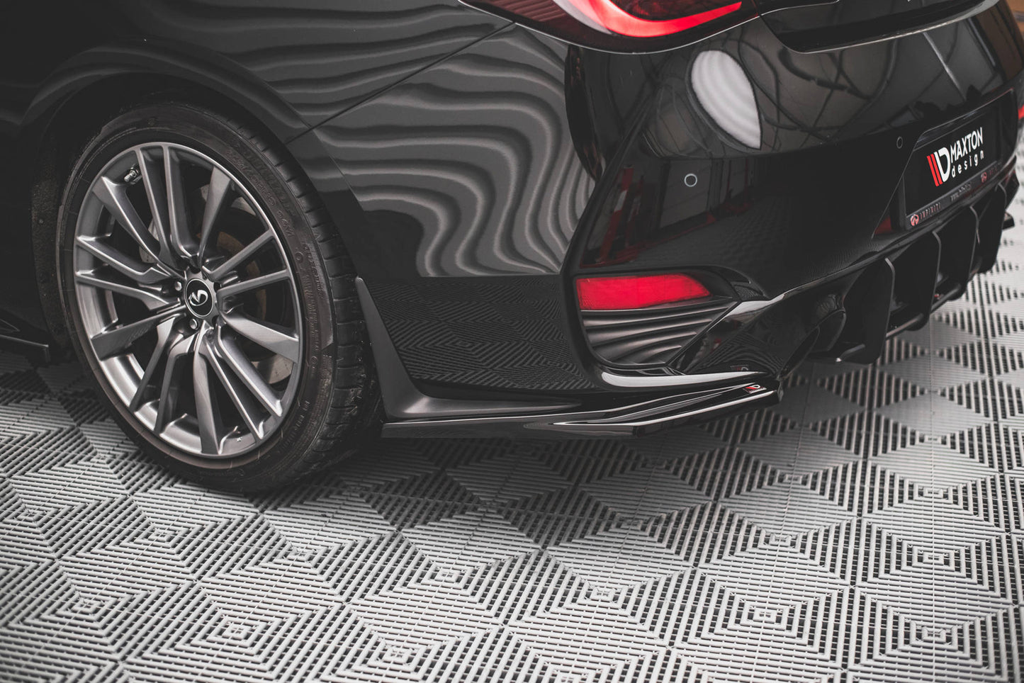 Heck Ansatz Flaps Diffusor für Infiniti Q60 S Mk2 schwarz Hochglanz