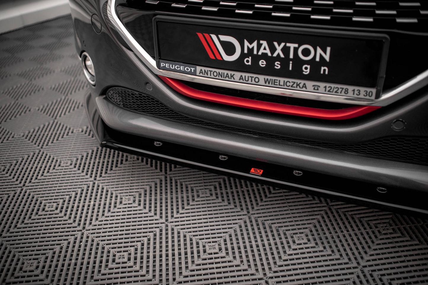 Front Ansatz V.1 für Peugeot 208 GTi Mk1 schwarz Hochglanz