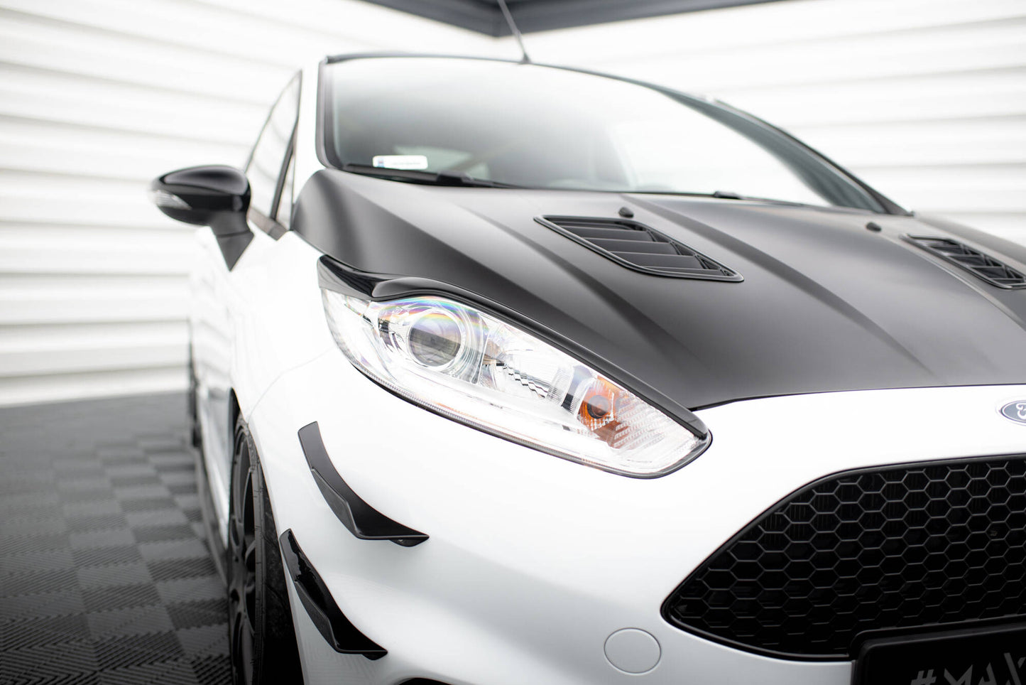 Scheinwerfer Blenden Böser Blick V.2 für Ford Fiesta ST / ST-Line / Standard Mk7 FL schwarz Hochglanz