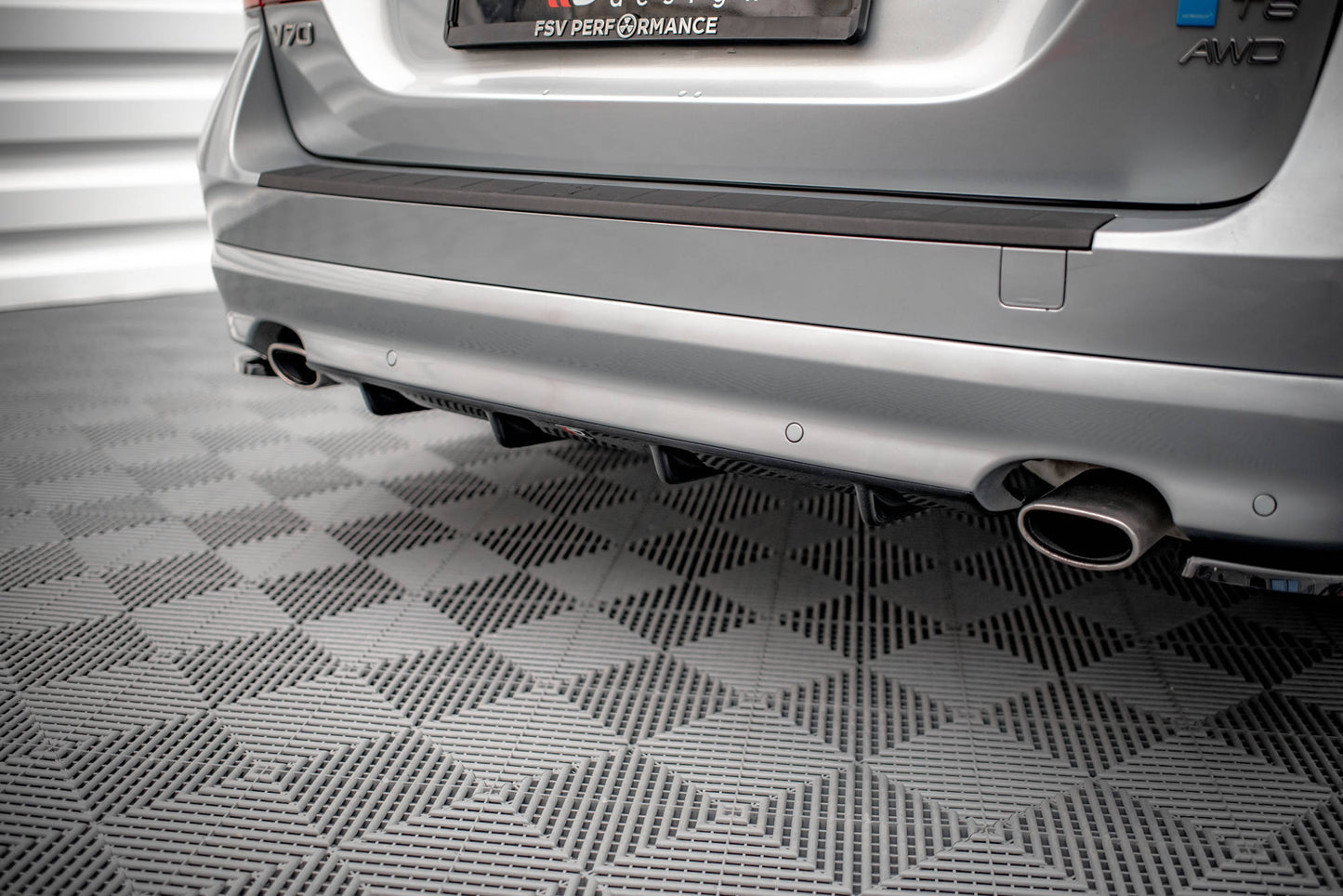 Diffusor Heck Ansatz für Volvo V70 Mk3 schwarz Hochglanz