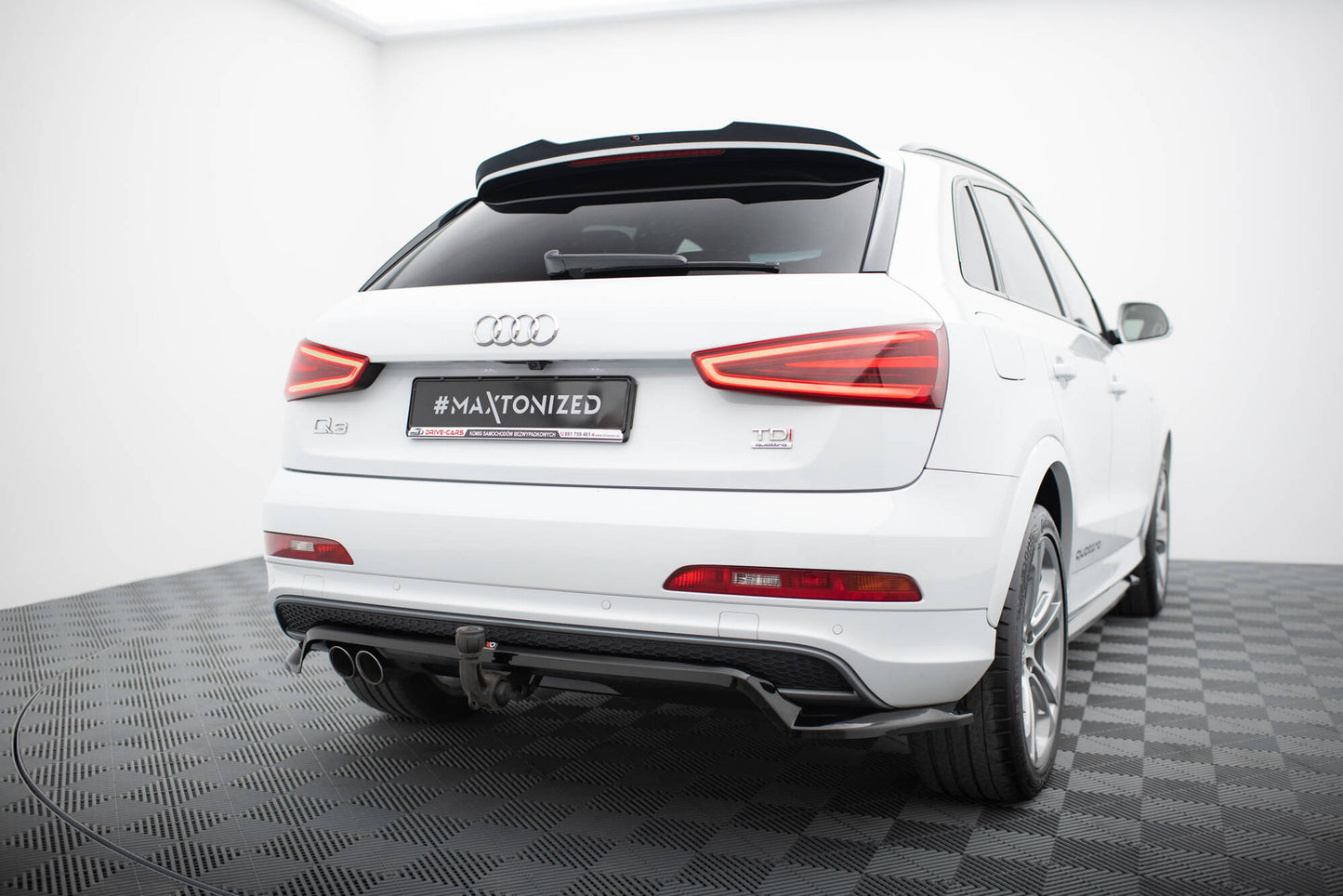 Mittlerer Cup Diffusor DTM Look Heck Ansatz für Audi Q3 S-line 8U schwarz Hochglanz