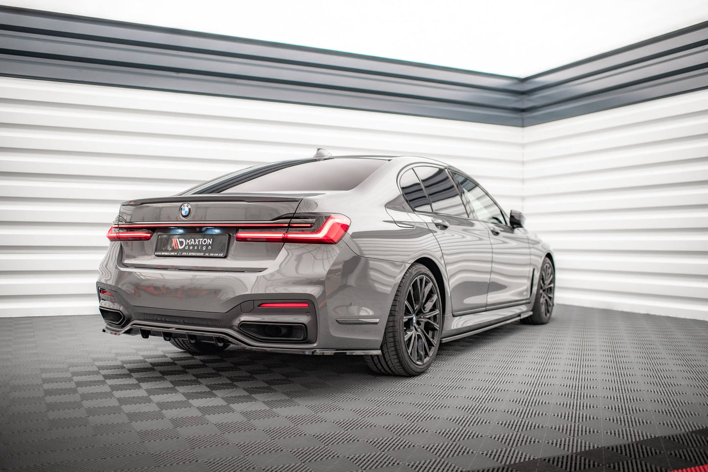 Mittlerer Cup Diffusor DTM Look Heck Ansatz für V.1 BMW 7 M-Paket G11 / G12 Facelift schwarz Hochglanz