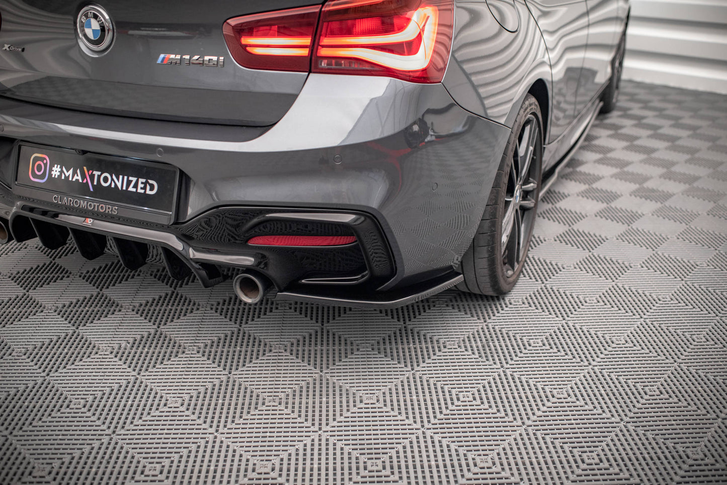 Heck Ansatz Flaps Diffusor für BMW 1er F20 Facelift M-power schwarz Hochglanz