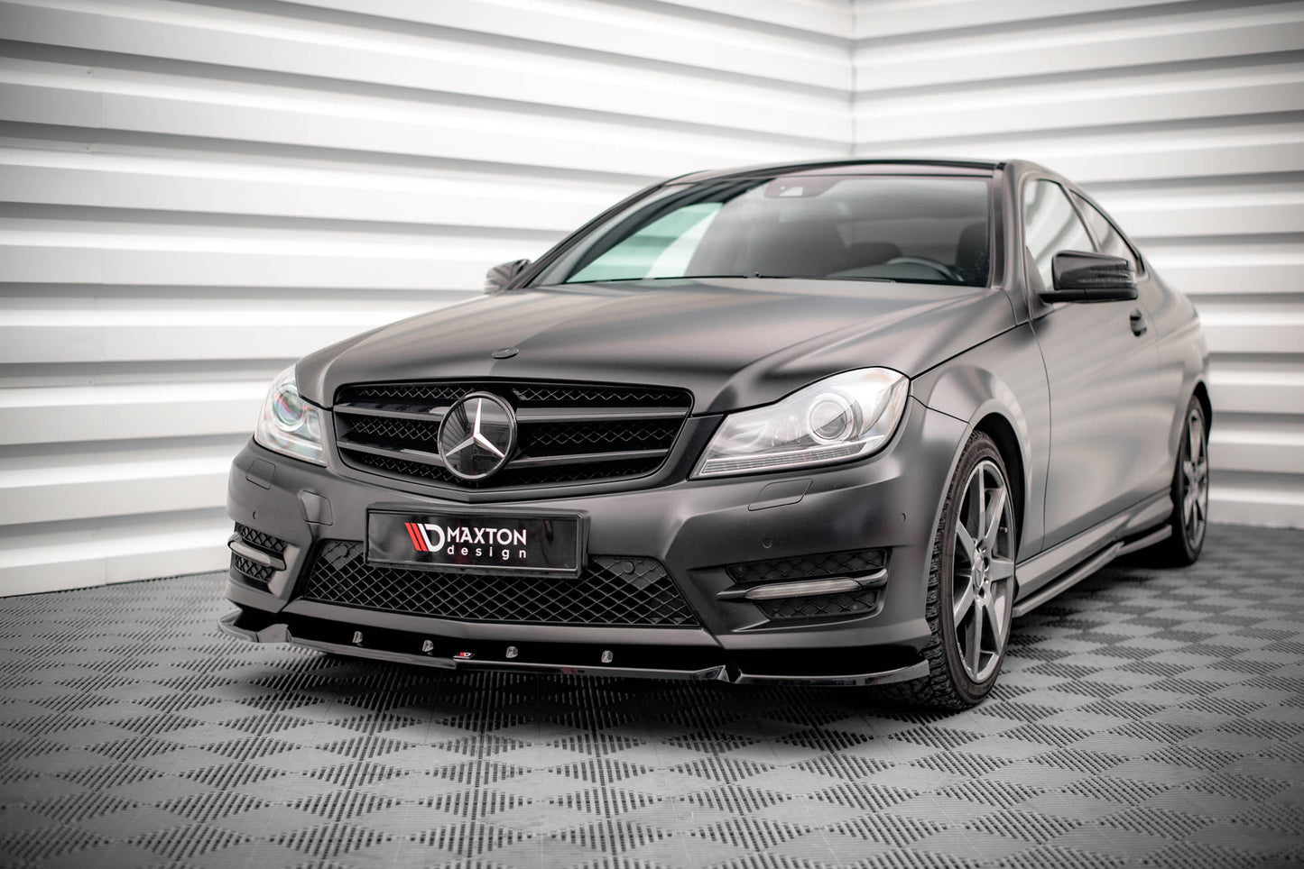 Front Ansatz V.1 für Mercedes-Benz C Coupe / Limousine / Kombi AMG-Line C204 / W204 Facelift / S204 Facelift schwarz Hochglanz