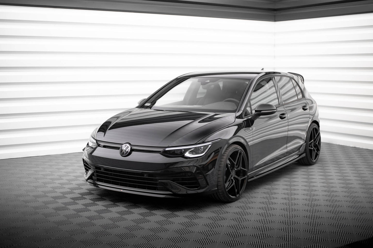 Front Ansatz V.7 für VW Golf R Mk8 schwarz Hochglanz