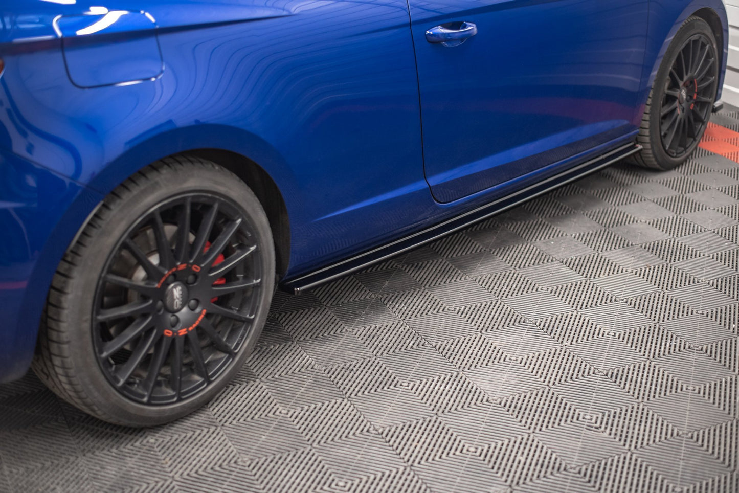 Seitenschweller Ansatz für Seat Leon Cupra / FR SC Mk3 / Mk3 FL schwarz Hochglanz