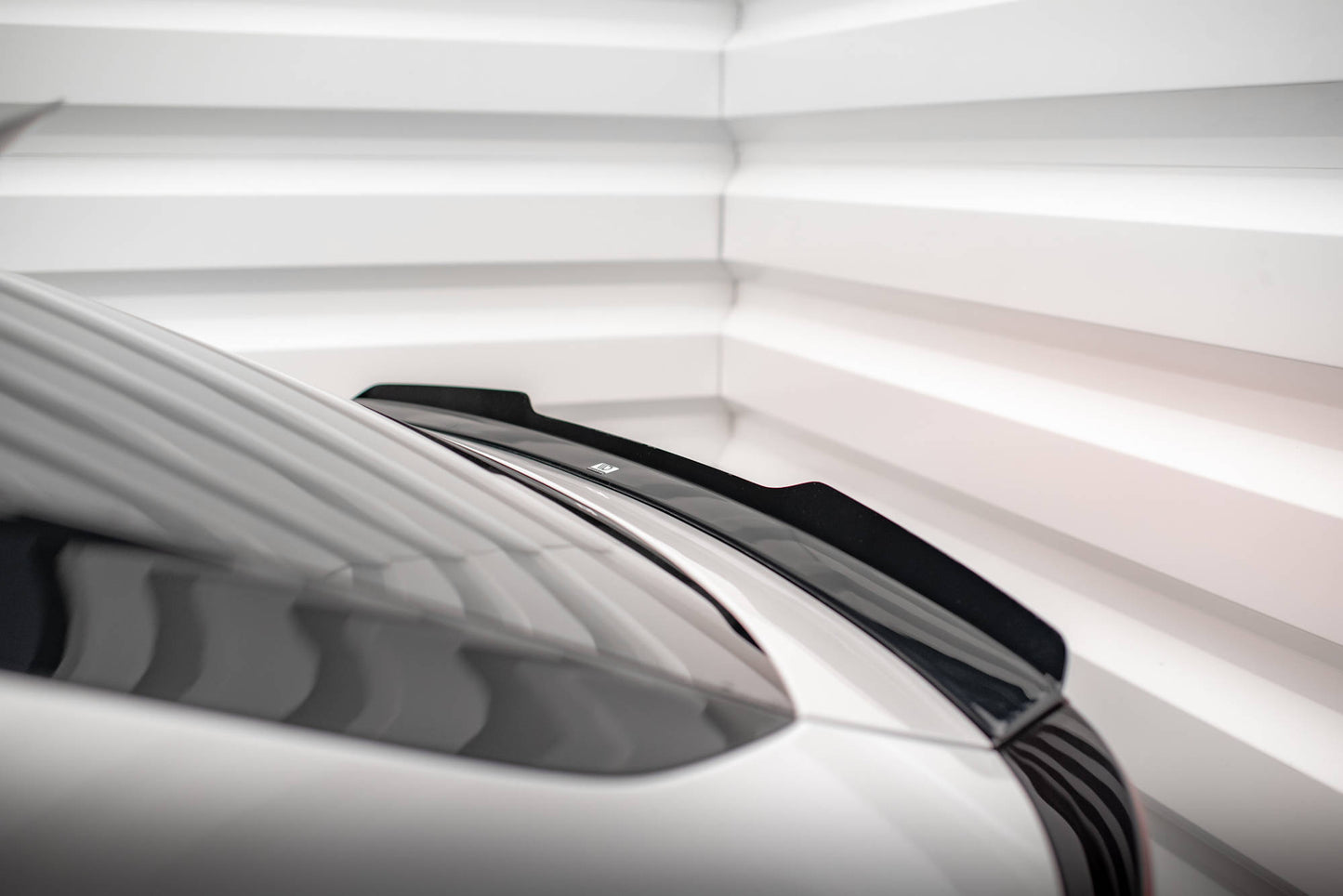 Niedriger Spoiler CAP für Kia EV6 Mk1 schwarz Hochglanz