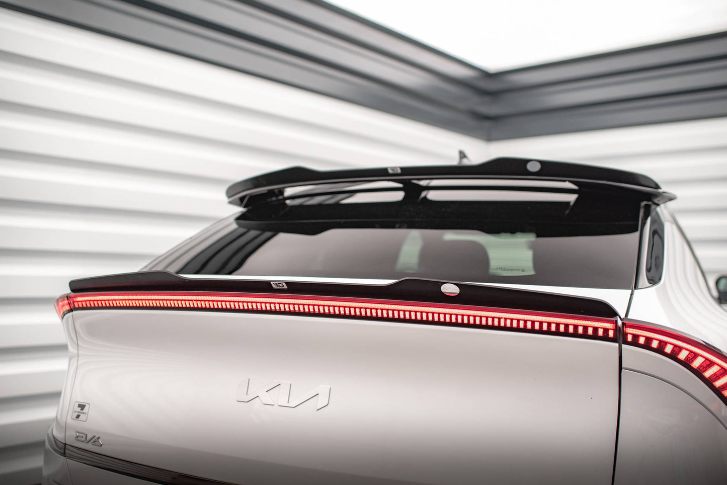 Niedriger Spoiler CAP für Kia EV6 Mk1 schwarz Hochglanz
