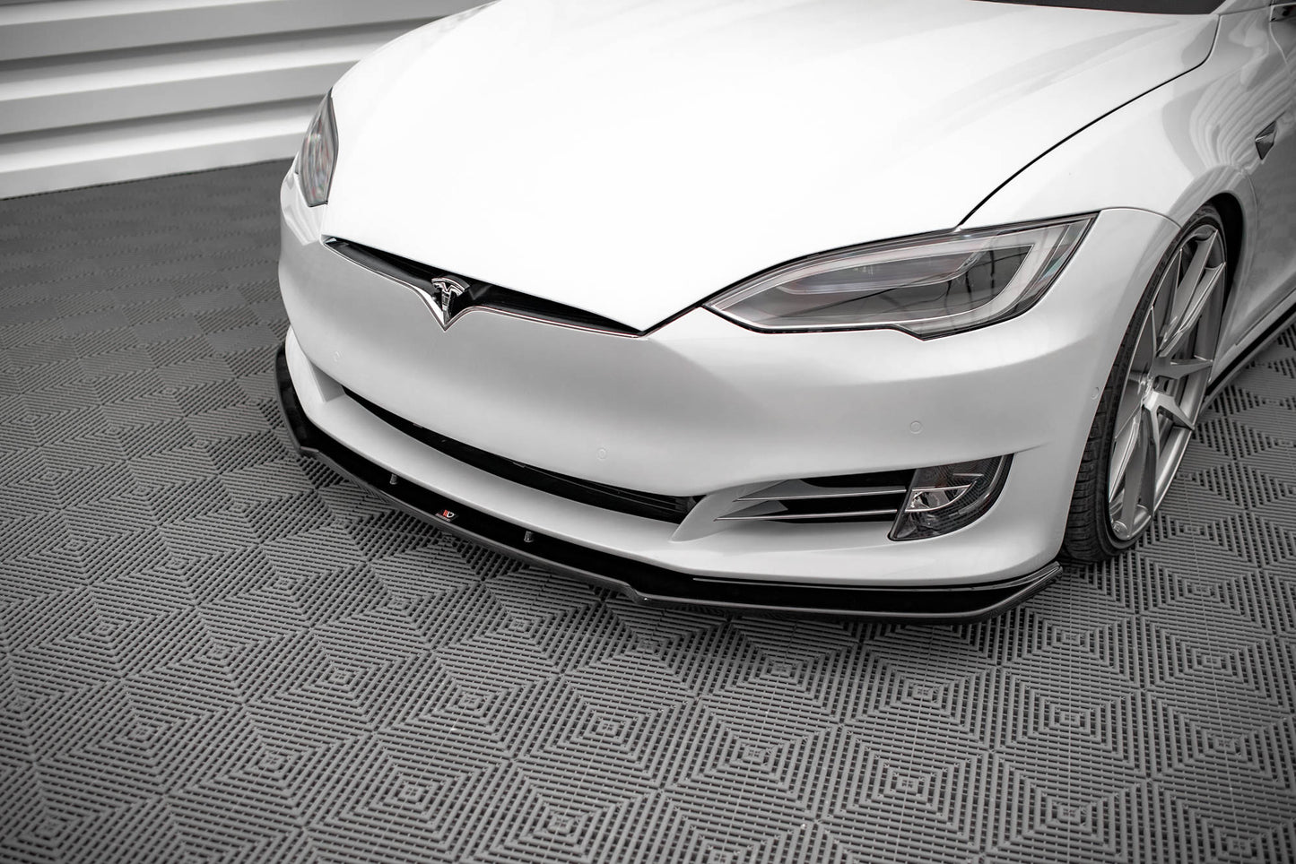 Front Ansatz V.1 für Tesla Model S Facelift schwarz Hochglanz