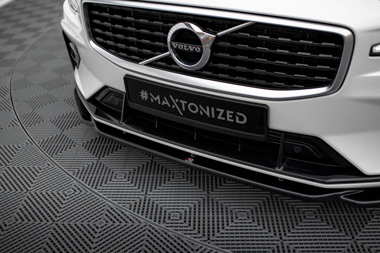 Front Ansatz V.2 für Volvo S60/V60 R-Design Mk3 schwarz Hochglanz