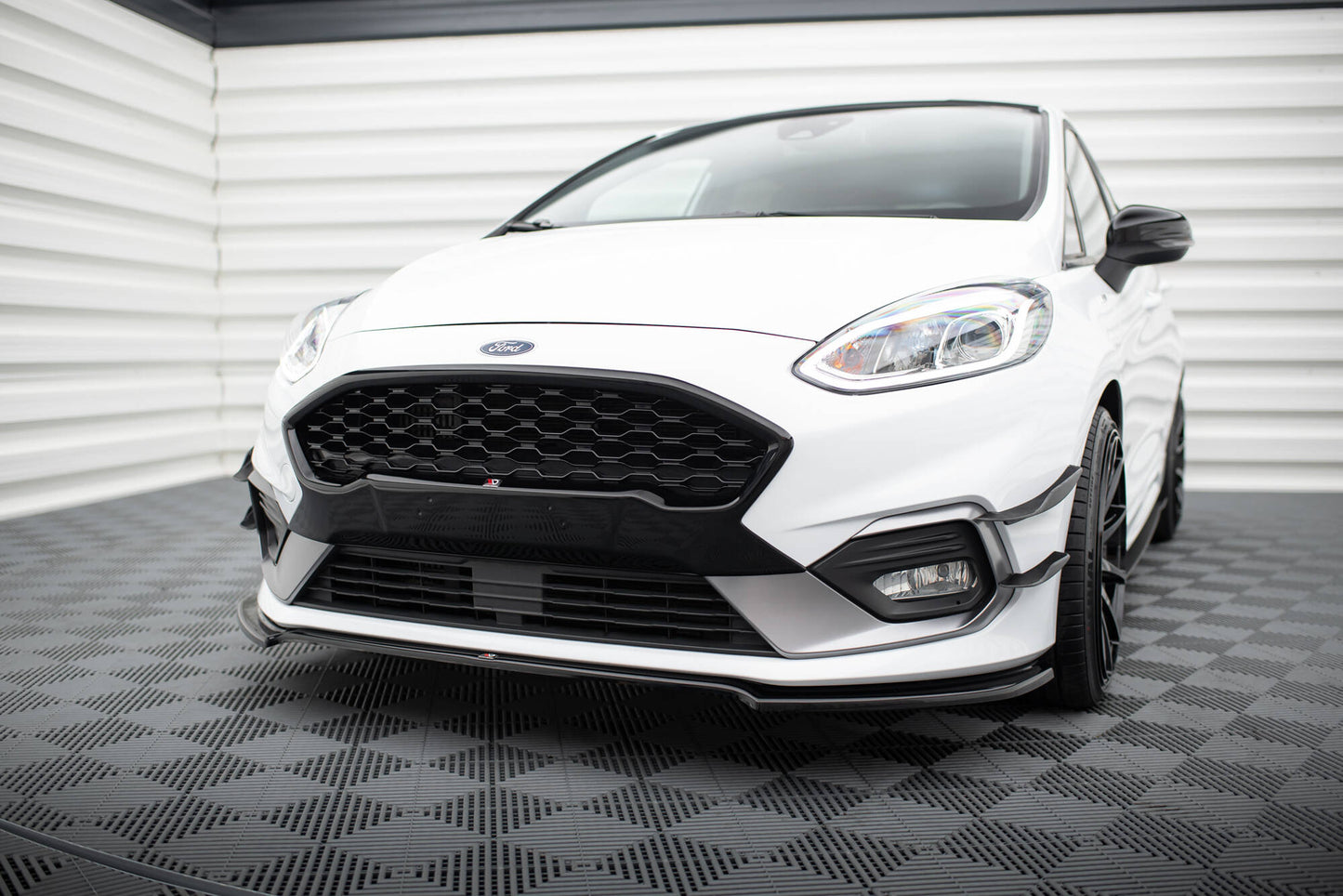 Front Ansatz V.1 für Ford Fiesta Mk8 ST / ST-Line schwarz Hochglanz