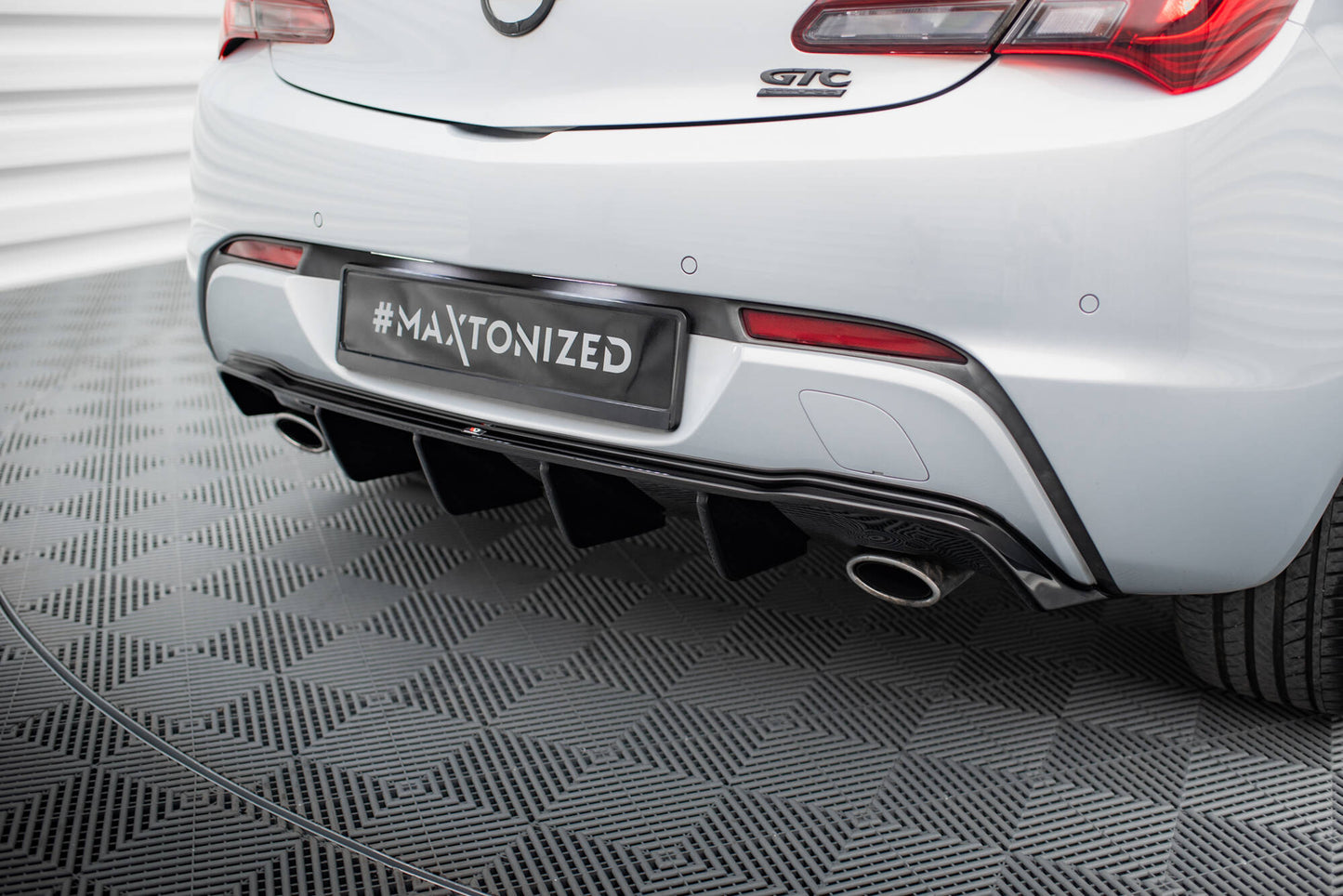 Diffusor Heck Ansatz für Opel Astra GTC OPC-Line J (Einzelauspuff li. re.) schwarz Hochglanz