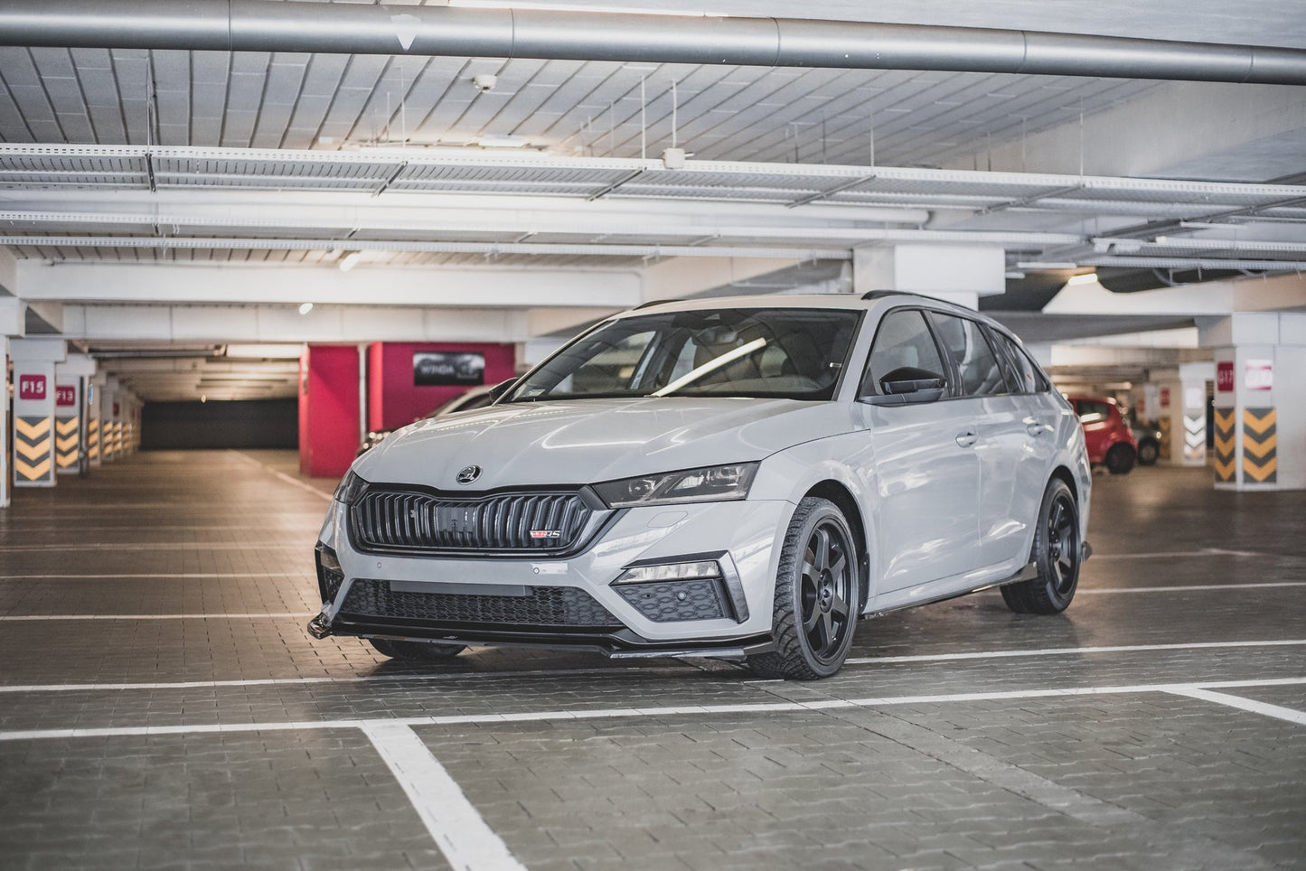 Front Ansatz V.2 für Skoda Octavia RS Mk4 schwarz Hochglanz