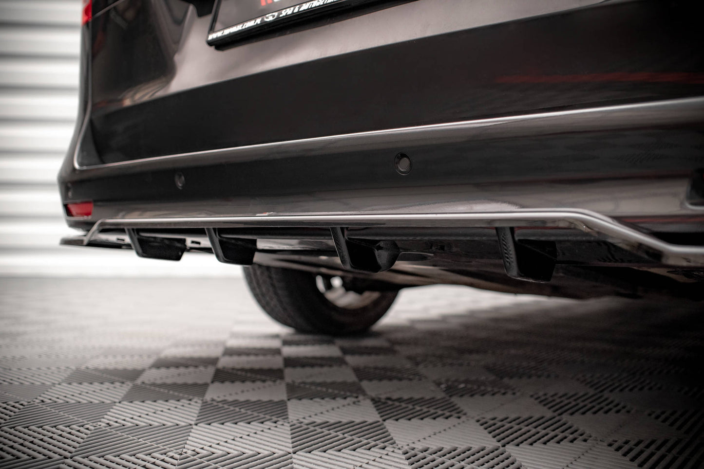 Mittlerer Cup Diffusor DTM Look Heck Ansatz für Mercedes-Benz V-Klasse AMG-Line W447 Facelift schwarz Hochglanz