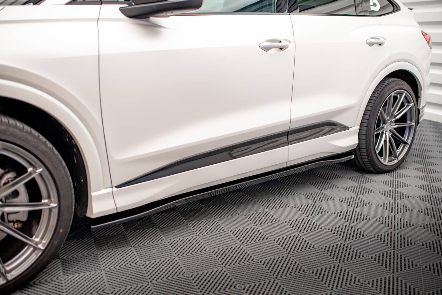 Seitenschweller Ansatz für Audi Q4 e-tron Sportback S-line Mk1 schwarz Hochglanz