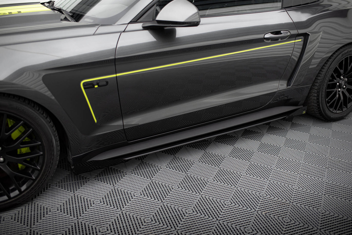 Seitenschweller Flaps für Ford Mustang GT Mk6 schwarz Hochglanz