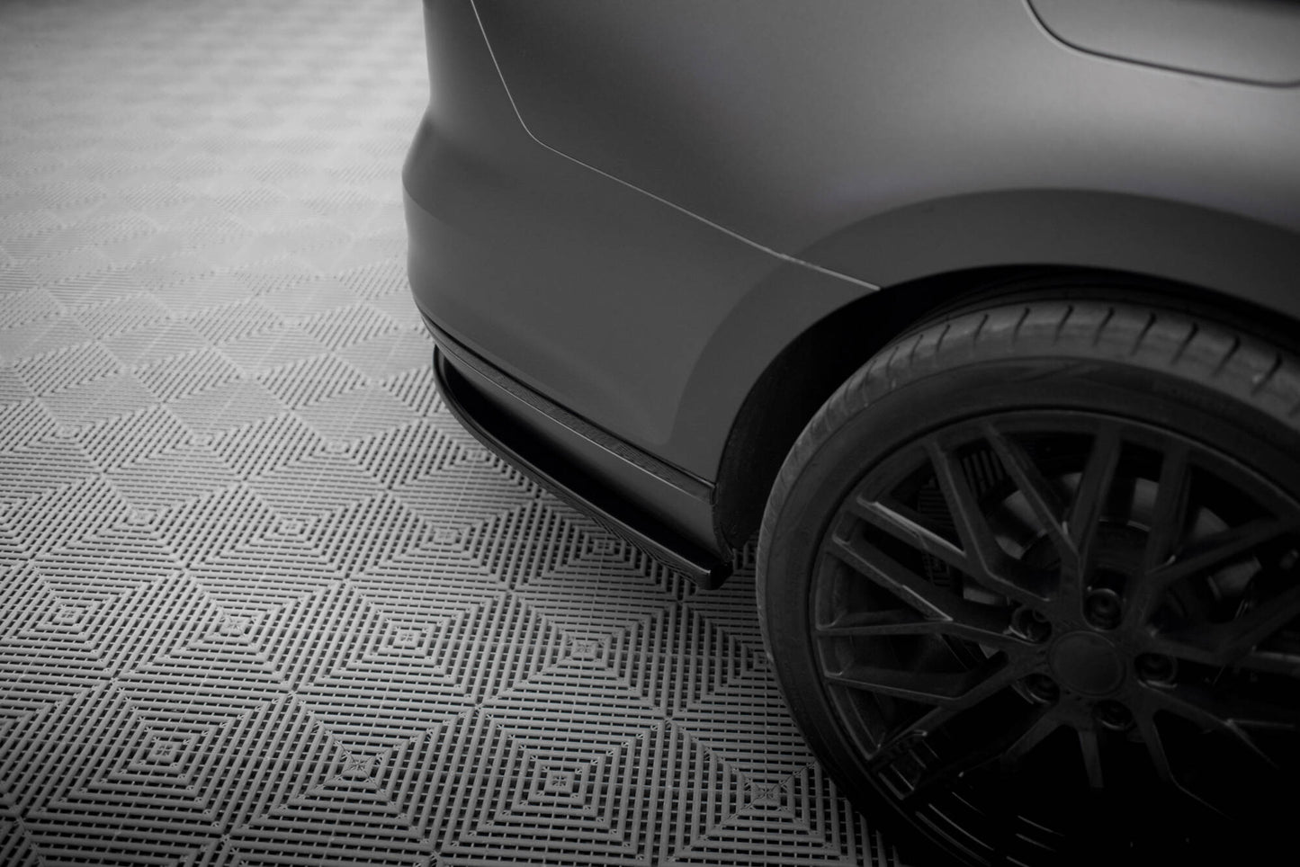 Mittlerer Cup Diffusor DTM Look Heck Ansatz für VW Passat R-Line B8 schwarz Hochglanz